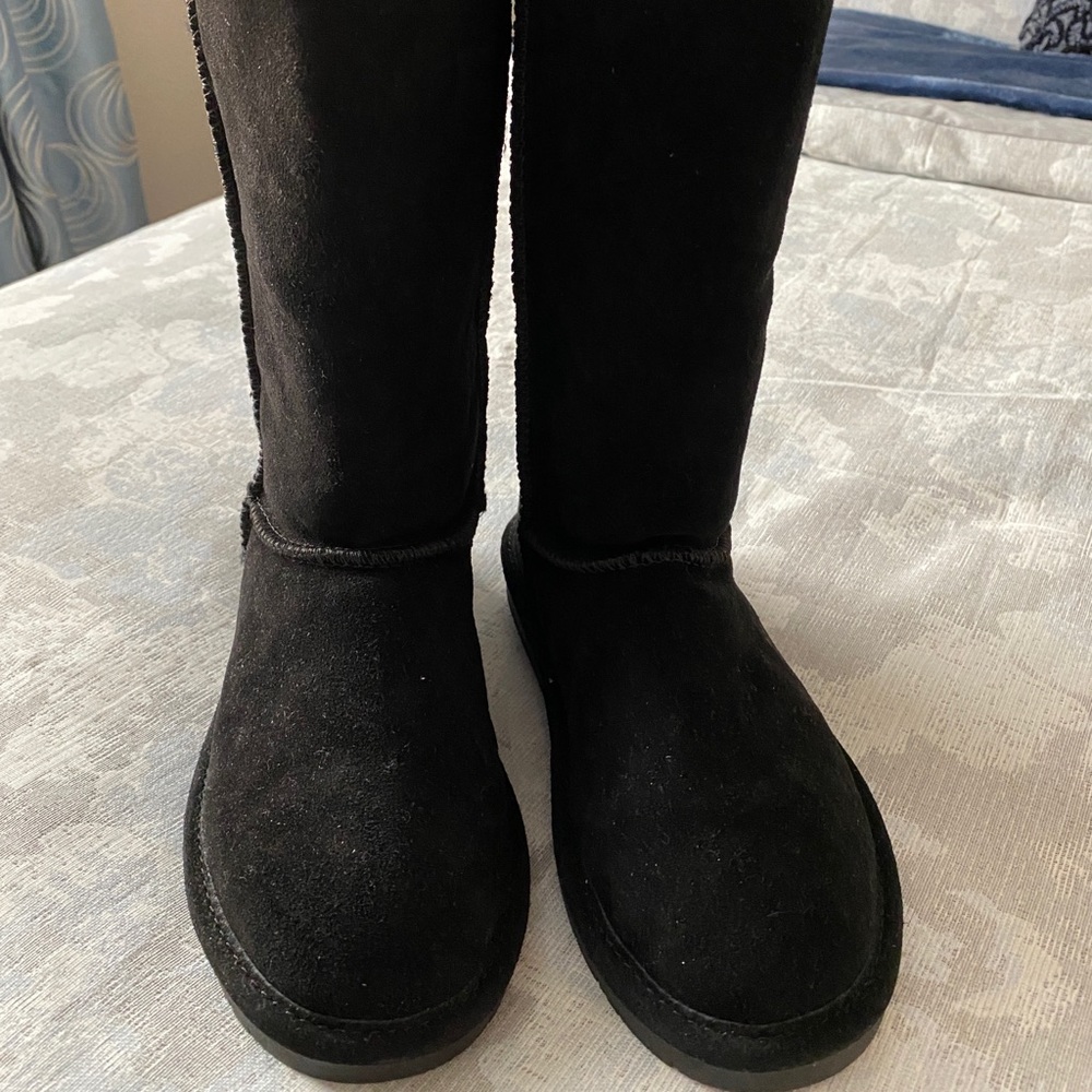 Brand new Bearpaw Boots